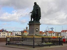 In de omgeving van Domburg - foto standbeeld Michiel de Ruyter Vlissingen