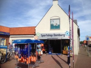 Sportshop Domburg VisitDomburg - foto van voorkant van de winkel