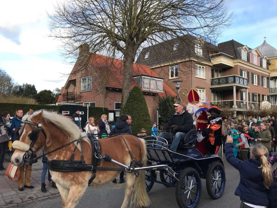Sinteklaas kwam ook naar Domburg - foto van aankomst Sinterklaas in Domburg te paard